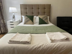 Ensuite With Kitchen Ext Large Room With Balcony in Zone 2